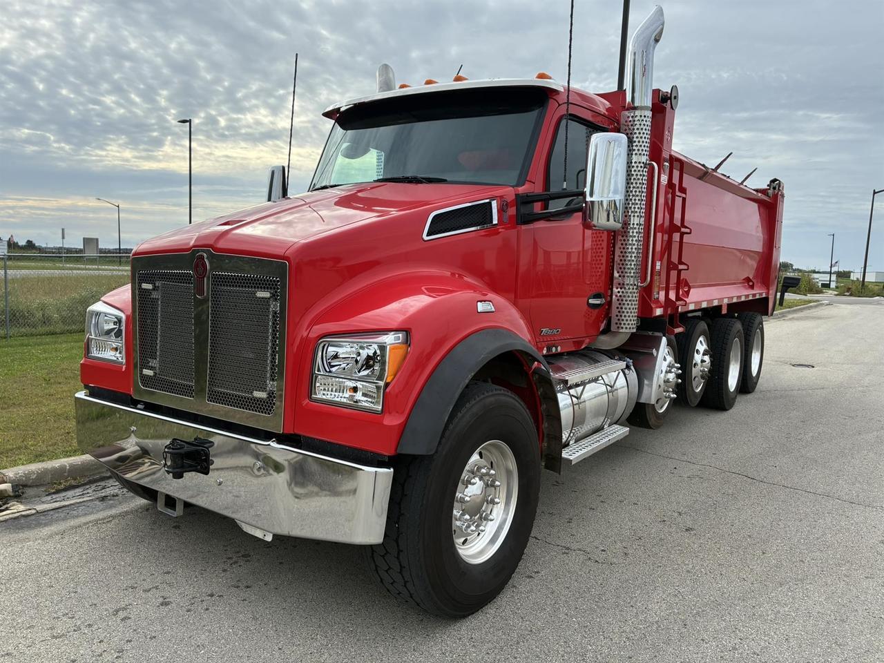 2022 Kenworth T880 Dump Truck