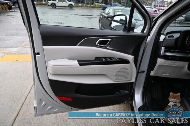 2022 Kia Carnival LXS / Auto Start / Power & Heated Leather Seats / Adaptive Cruise Control / Lane Departure & Blind Spot Alert / Apple CarPlay & Android Auto / Back Up Camera / 3rd Row / Seats 8 / Keyless Entry & Start / 1-Owner Anchorage AK