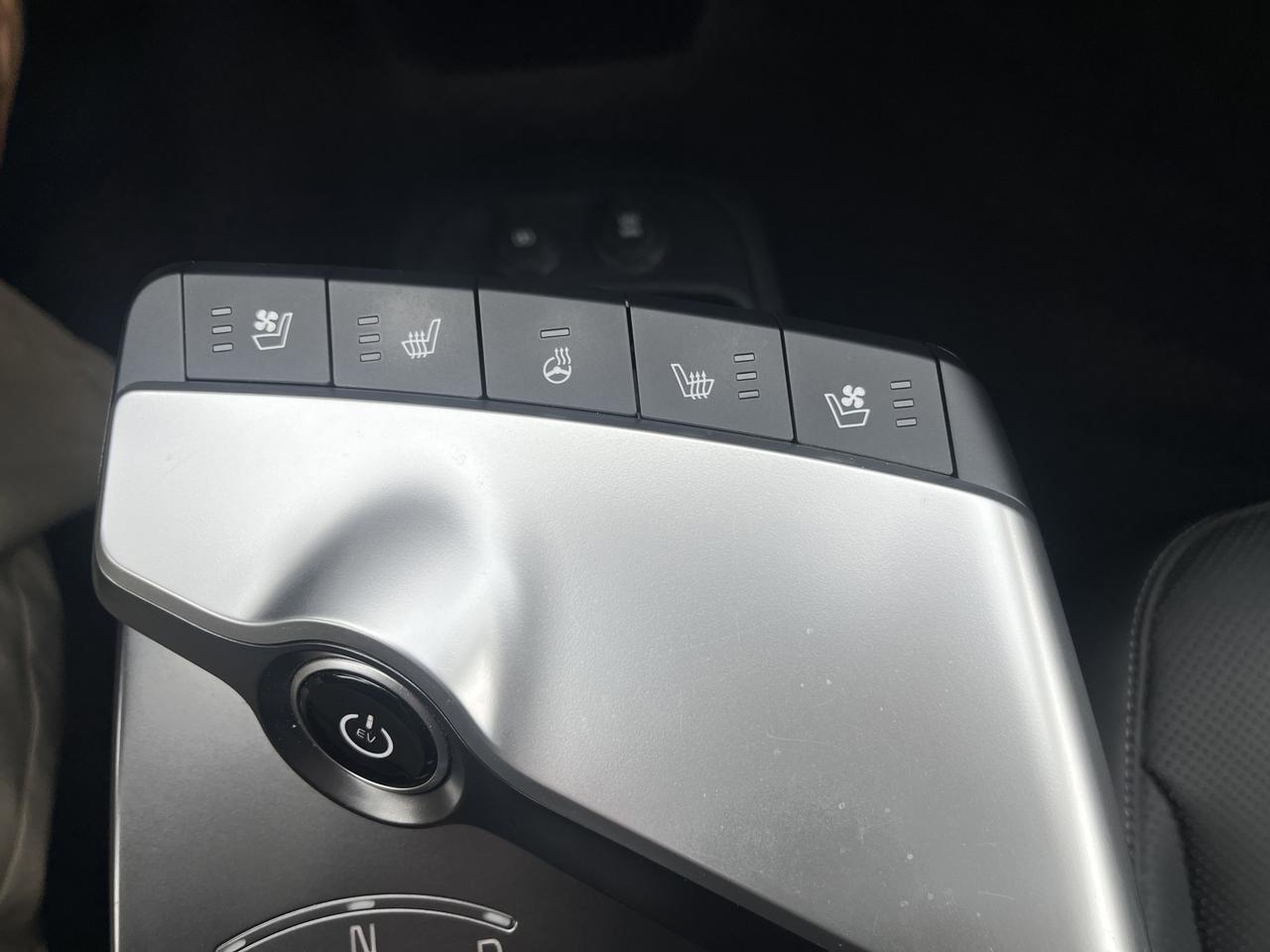 2022 Kia EV6 Wind AWD TechnologyPkg w/Nav HtdCldLthr HtdSteeringWheel SrrndVsn BlindSpotViewMonitor Saukville WI