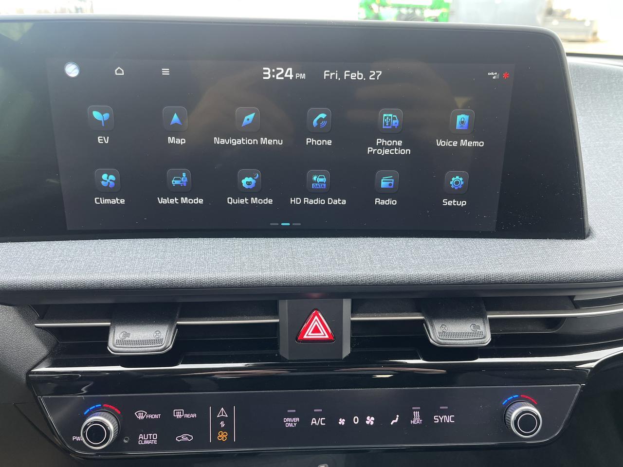 2022 Kia EV6 Wind AWD TechnologyPkg w/Nav HtdCldLthr HtdSteeringWheel SrrndVsn BlindSpotViewMonitor Saukville WI