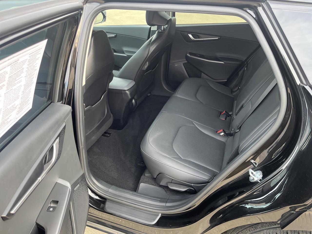 2022 Kia EV6 Wind AWD TechnologyPkg w/Nav HtdCldLthr HtdSteeringWheel SrrndVsn BlindSpotViewMonitor Saukville WI