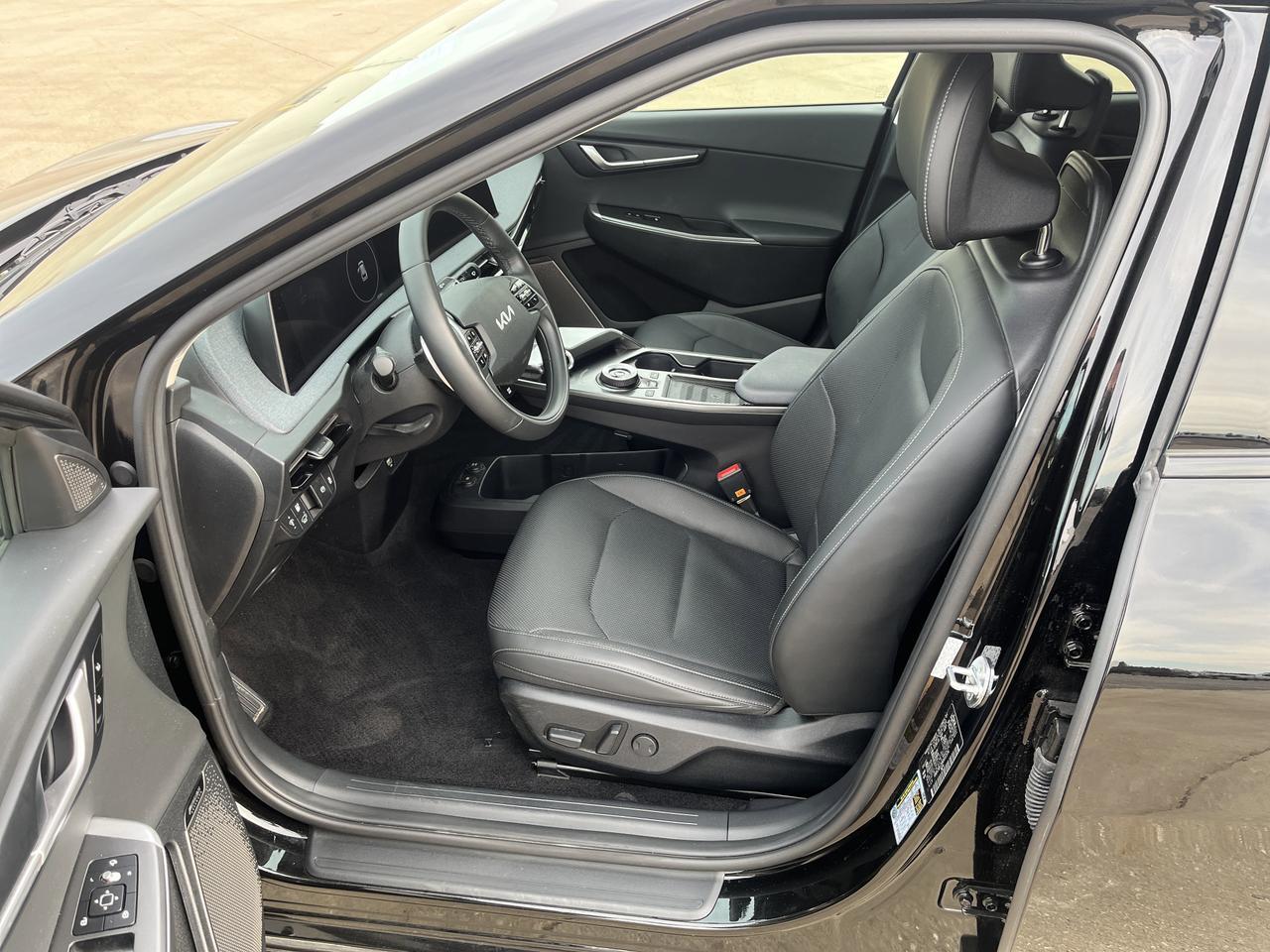 2022 Kia EV6 Wind AWD TechnologyPkg w/Nav HtdCldLthr HtdSteeringWheel SrrndVsn BlindSpotViewMonitor Saukville WI