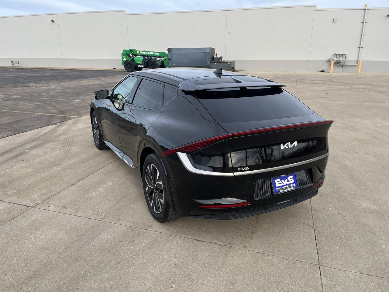 2022 Kia EV6 Wind AWD TechnologyPkg w/Nav HtdCldLthr HtdSteeringWheel SrrndVsn BlindSpotViewMonitor Saukville WI