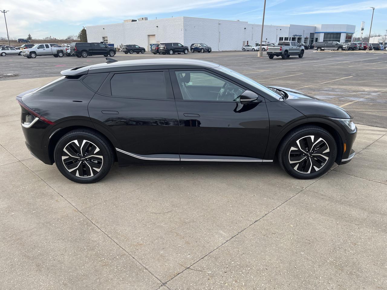 2022 Kia EV6 Wind AWD TechnologyPkg w/Nav HtdCldLthr HtdSteeringWheel SrrndVsn BlindSpotViewMonitor Saukville WI