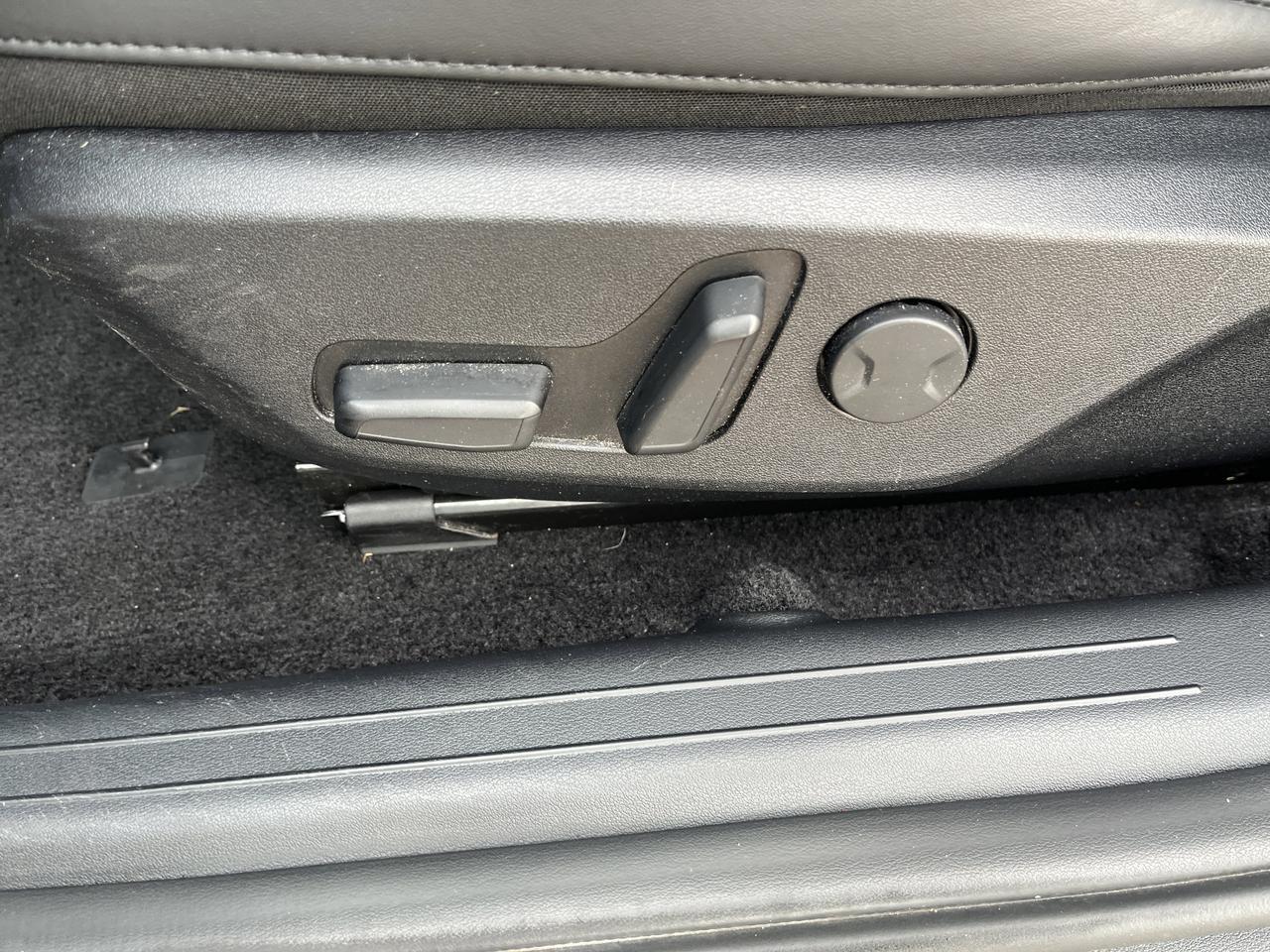 2022 Kia EV6 Wind AWD TechnologyPkg w/Nav HtdCldLthr HtdSteeringWheel SrrndVsn BlindSpotViewMonitor Saukville WI