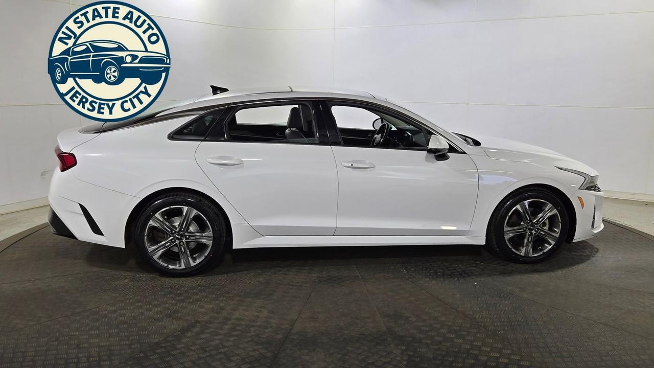 2022 Kia K5 EX - Photo 8