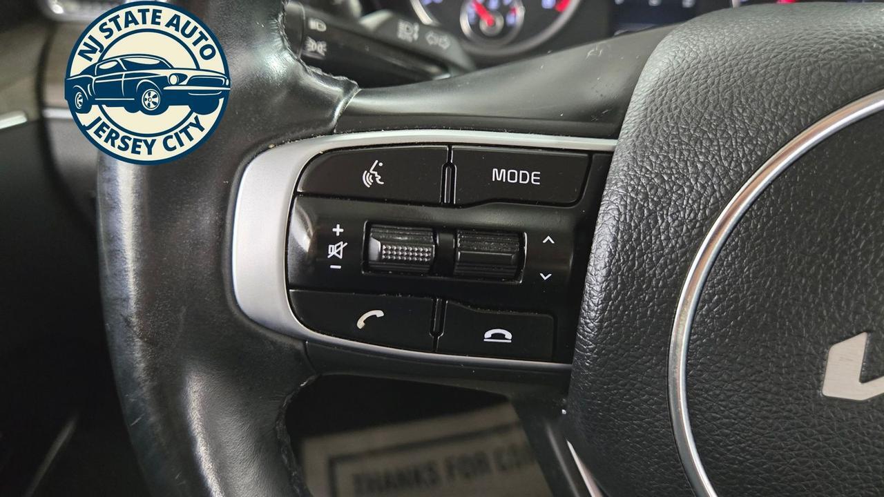 2022 Kia K5 EX - Photo 12