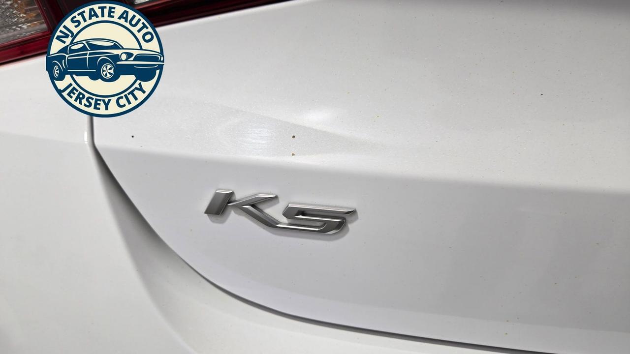2022 Kia K5 EX - Photo 32