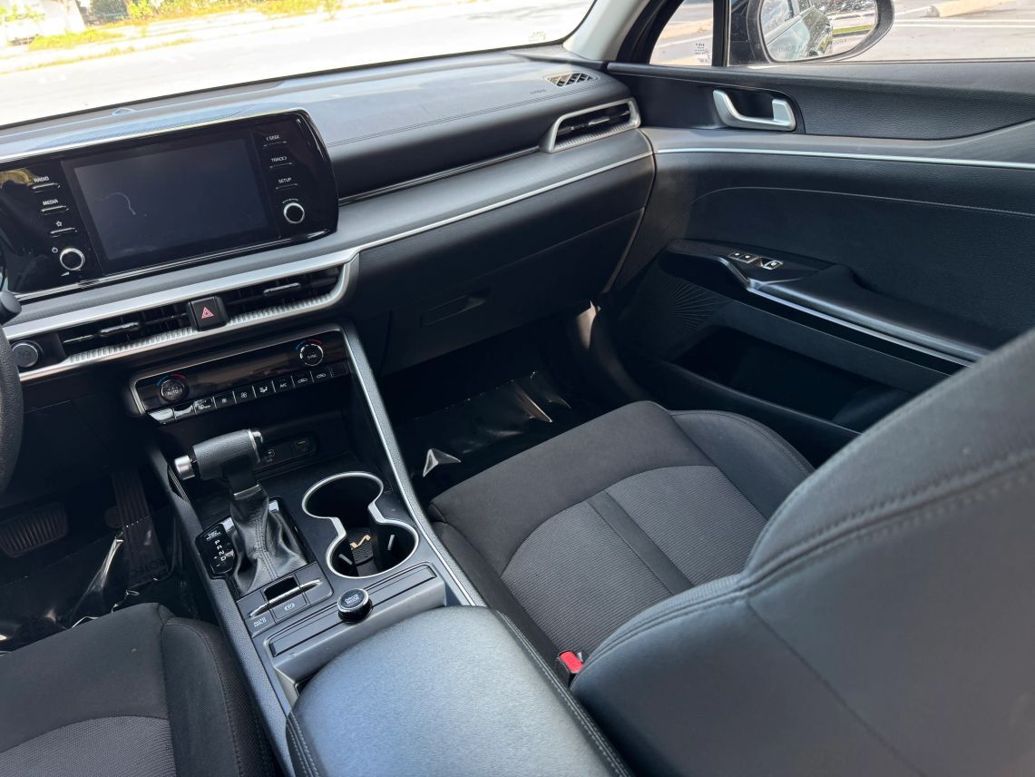 2022 Kia K5 LXS Sedan 4D