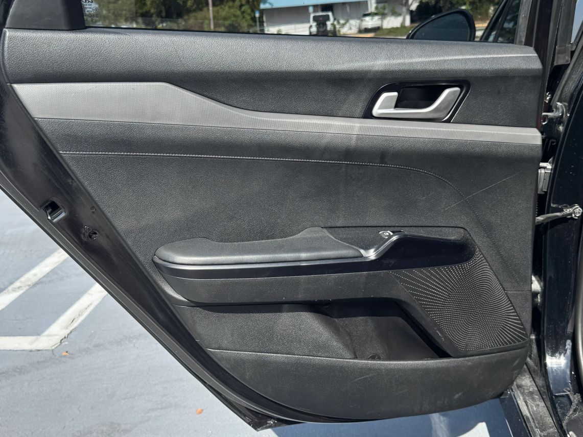 2022 Kia K5 LXS Sedan 4D