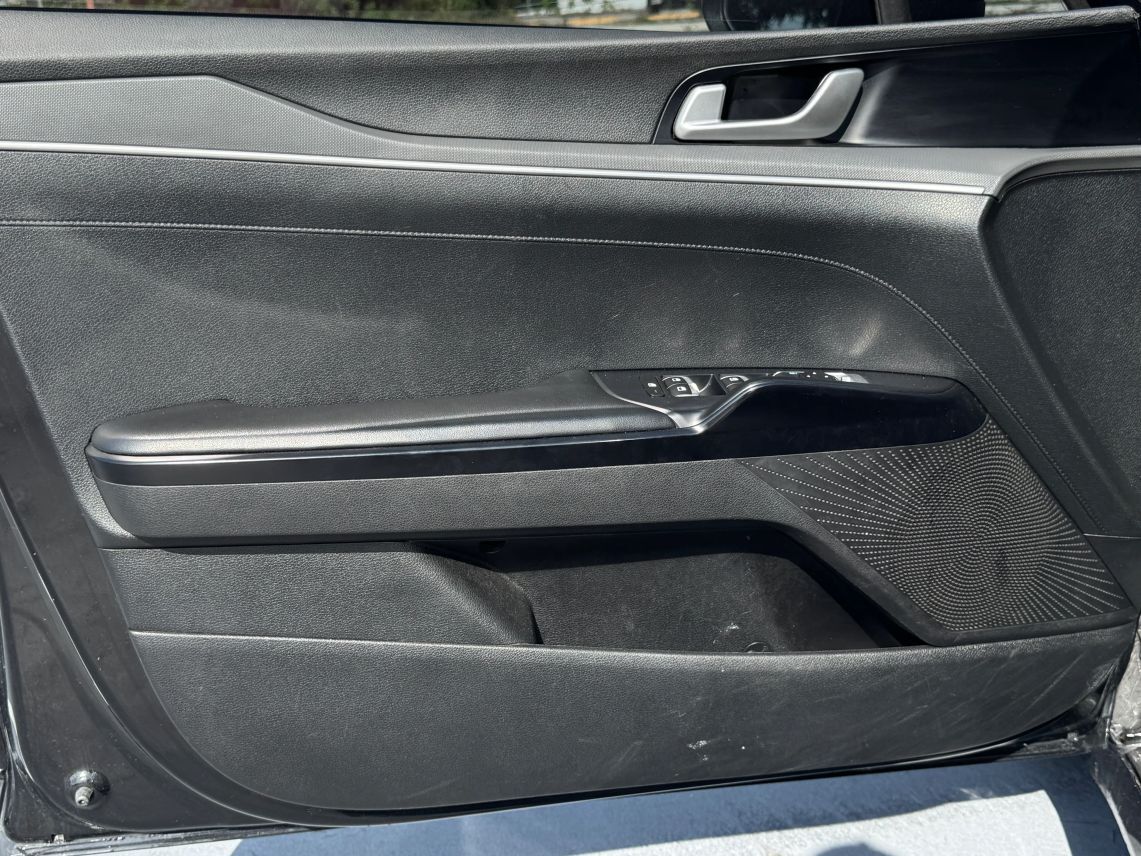 2022 Kia K5 LXS Sedan 4D