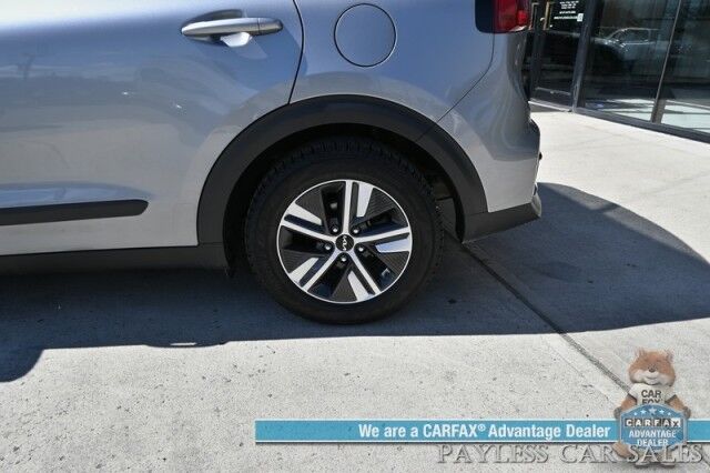 2022 Kia Niro LXS Hybrid / Blind Spot Alert / Lane Departure Alert / Apple CarPlay & Android Auto / Back Up Camera / Keyless Entry & Start / Cruise Control / Alloy Wheels / 51 MPG / 1-Owner Anchorage AK