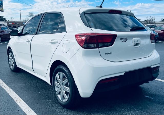 2022 Kia Rio 5-Door S