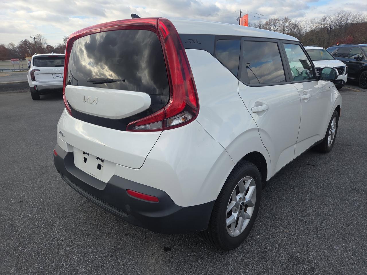 2022 Kia Soul LX photo 3