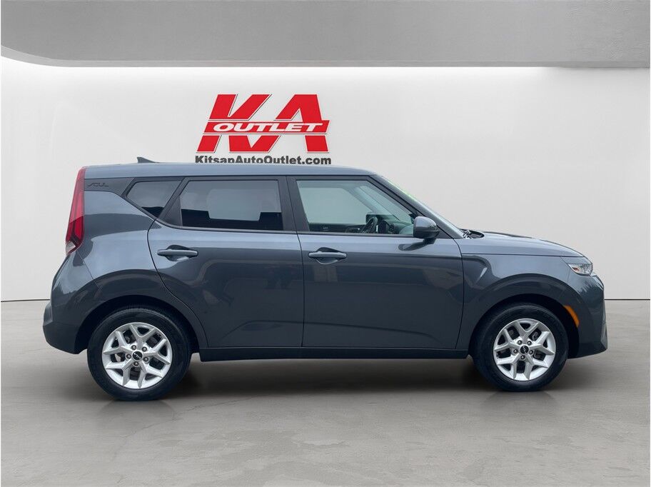 2022 Kia Soul LX Wagon 4D