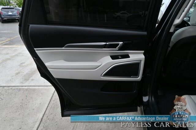 2022 Kia Telluride S / AWD / Auto Start / Power & Heated Leather Seats / NAV / Sunroof / Adaptive Cruise / Blind Spot & Lane Alert / Apple CarPlay & Android Auto / Keyless Entry & Start / 3rd Row / Seats 7 / 24 MPG / 1-Owner Anchorage AK