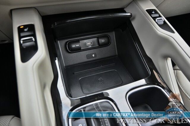 2022 Kia Telluride S / AWD / Auto Start / Power & Heated Leather Seats / NAV / Sunroof / Adaptive Cruise / Blind Spot & Lane Alert / Apple CarPlay & Android Auto / Keyless Entry & Start / 3rd Row / Seats 7 / 24 MPG / 1-Owner Anchorage AK