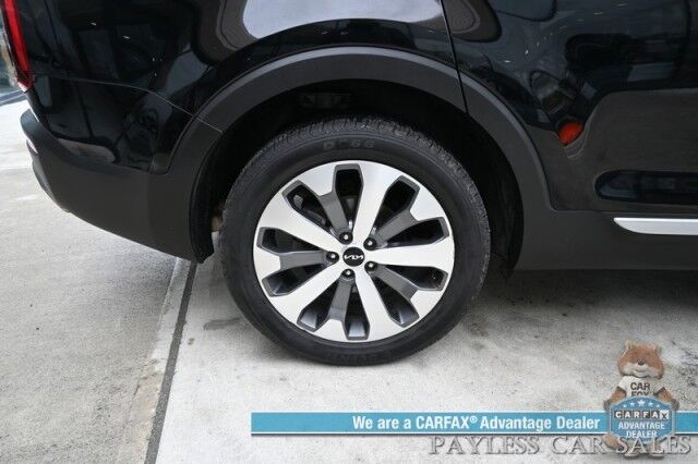 2022 Kia Telluride S / AWD / Auto Start / Power & Heated Leather Seats / NAV / Sunroof / Adaptive Cruise / Blind Spot & Lane Alert / Apple CarPlay & Android Auto / Keyless Entry & Start / 3rd Row / Seats 7 / 24 MPG / 1-Owner Anchorage AK