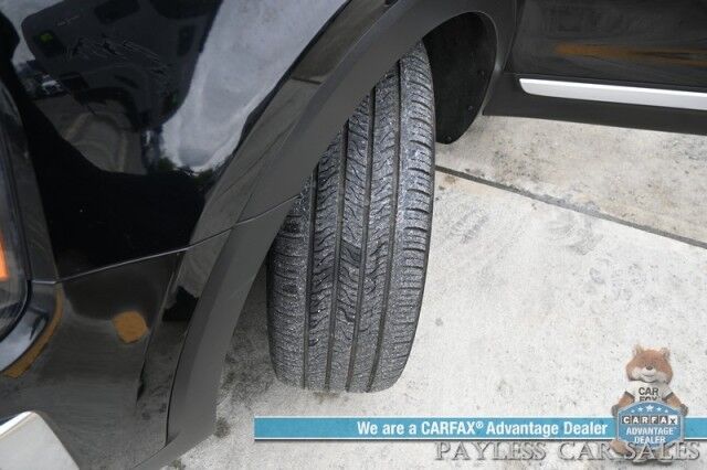 2022 Kia Telluride S / AWD / Auto Start / Power & Heated Leather Seats / NAV / Sunroof / Adaptive Cruise / Blind Spot & Lane Alert / Apple CarPlay & Android Auto / Keyless Entry & Start / 3rd Row / Seats 7 / 24 MPG / 1-Owner Anchorage AK