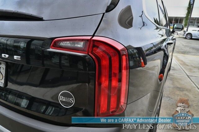2022 Kia Telluride S / AWD / Auto Start / Power & Heated Leather Seats / NAV / Sunroof / Adaptive Cruise / Blind Spot & Lane Alert / Apple CarPlay & Android Auto / Keyless Entry & Start / 3rd Row / Seats 7 / 24 MPG / 1-Owner Anchorage AK