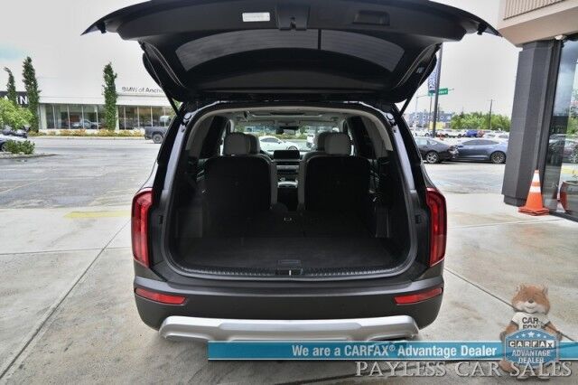 2022 Kia Telluride S / AWD / Auto Start / Power & Heated Leather Seats / NAV / Sunroof / Adaptive Cruise / Blind Spot & Lane Alert / Apple CarPlay & Android Auto / Keyless Entry & Start / 3rd Row / Seats 7 / 24 MPG / 1-Owner Anchorage AK