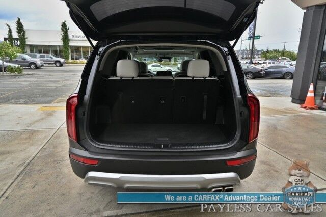 2022 Kia Telluride S / AWD / Auto Start / Power & Heated Leather Seats / NAV / Sunroof / Adaptive Cruise / Blind Spot & Lane Alert / Apple CarPlay & Android Auto / Keyless Entry & Start / 3rd Row / Seats 7 / 24 MPG / 1-Owner Anchorage AK