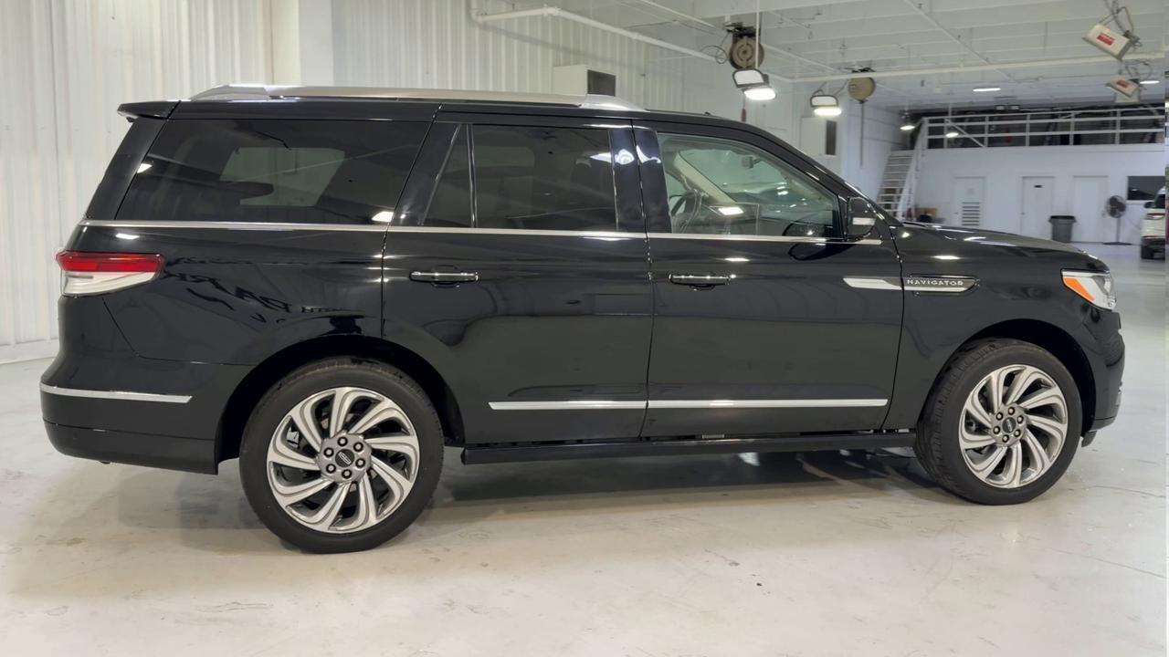 2022 LINCOLN Navigator Reserve