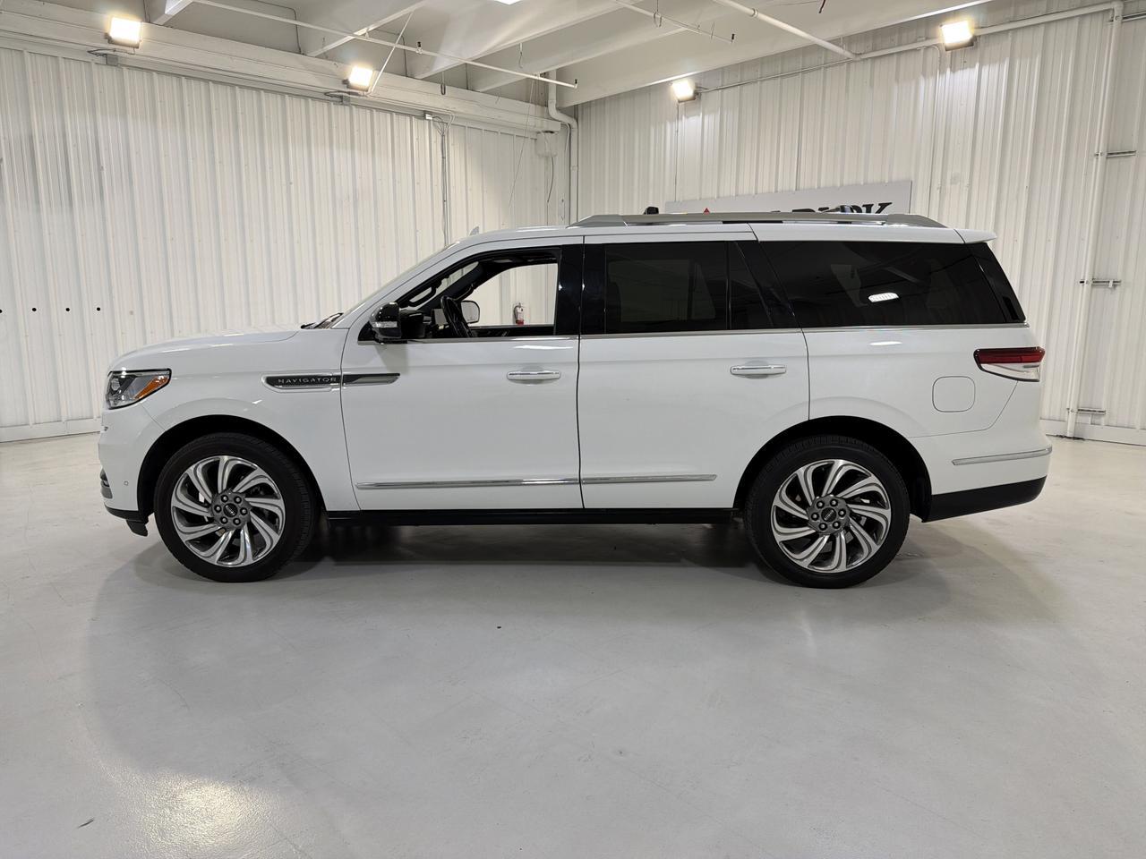 2022 LINCOLN Navigator Reserve