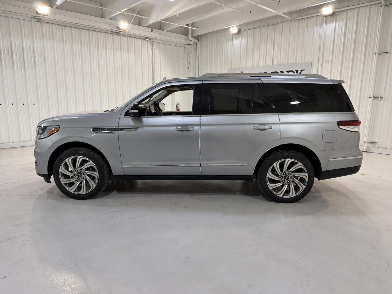 2022 LINCOLN Navigator Reserve