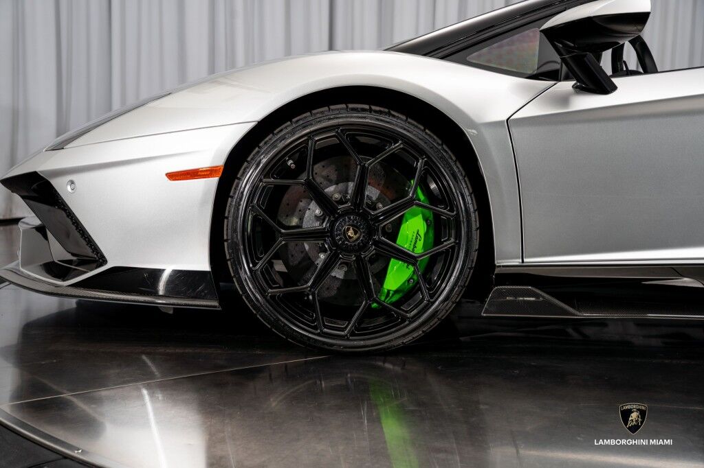2022 Lamborghini Aventador LP 780-4 Ultimae Roadster North Miami Beach FL