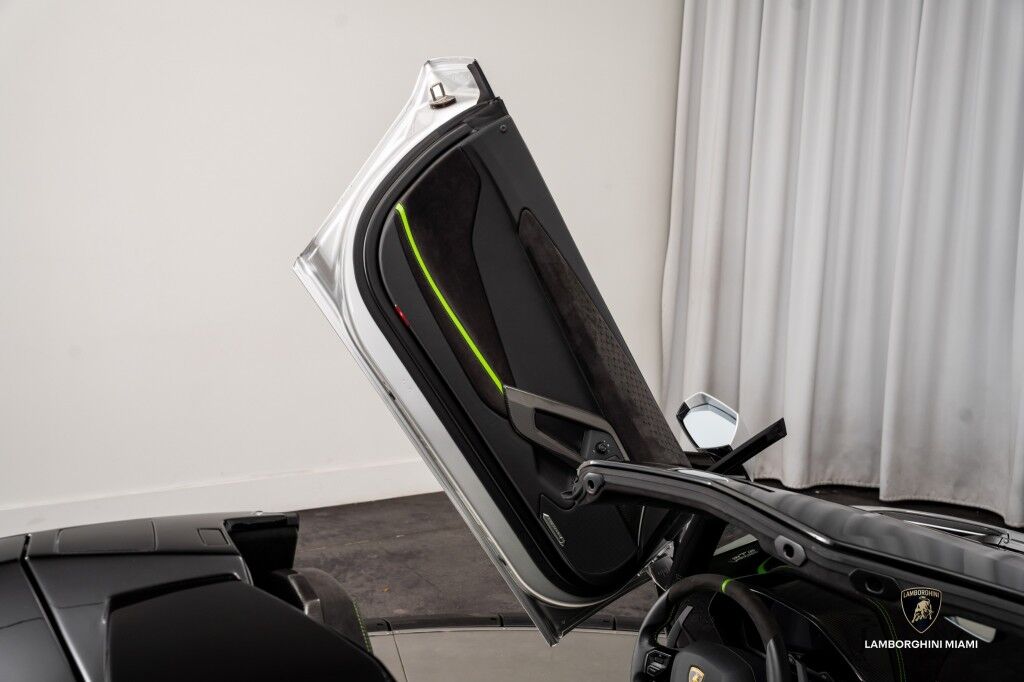 2022 Lamborghini Aventador LP 780-4 Ultimae Roadster North Miami Beach FL