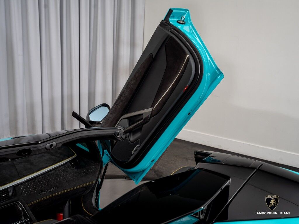 2022 Lamborghini Aventador LP 780-4 Ultimae Roadster North Miami Beach FL