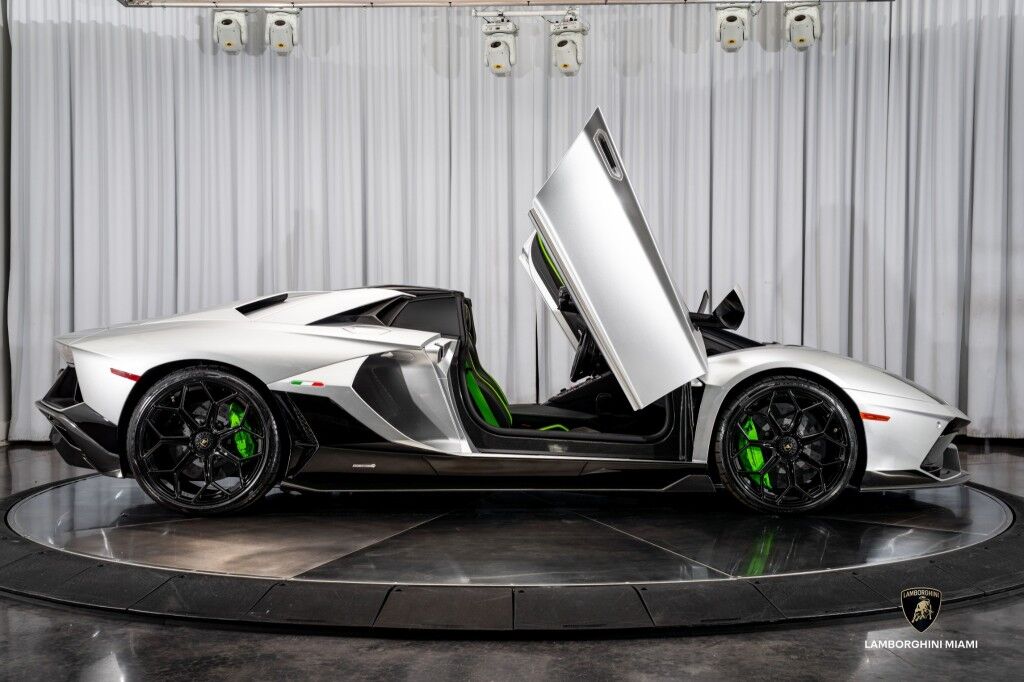2022 Lamborghini Aventador LP 780-4 Ultimae Roadster North Miami Beach FL