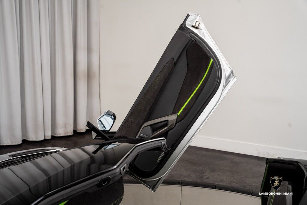 2022 Lamborghini Aventador LP 780-4 Ultimae Roadster North Miami Beach FL