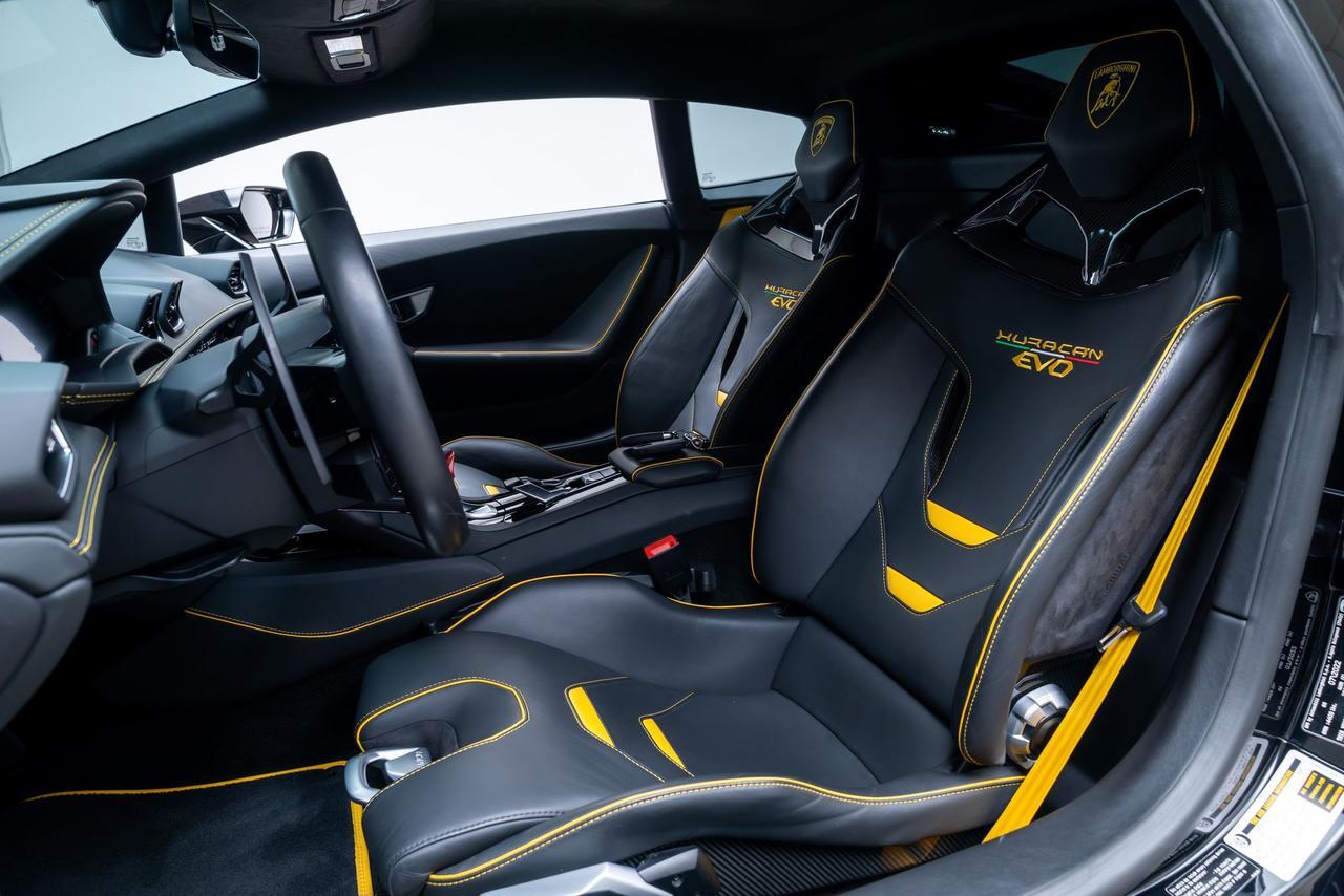 2022 Lamborghini Huracan EVO Base Front Lift / Carbon Bucket Seats / Carbon Ceramic Portland OR