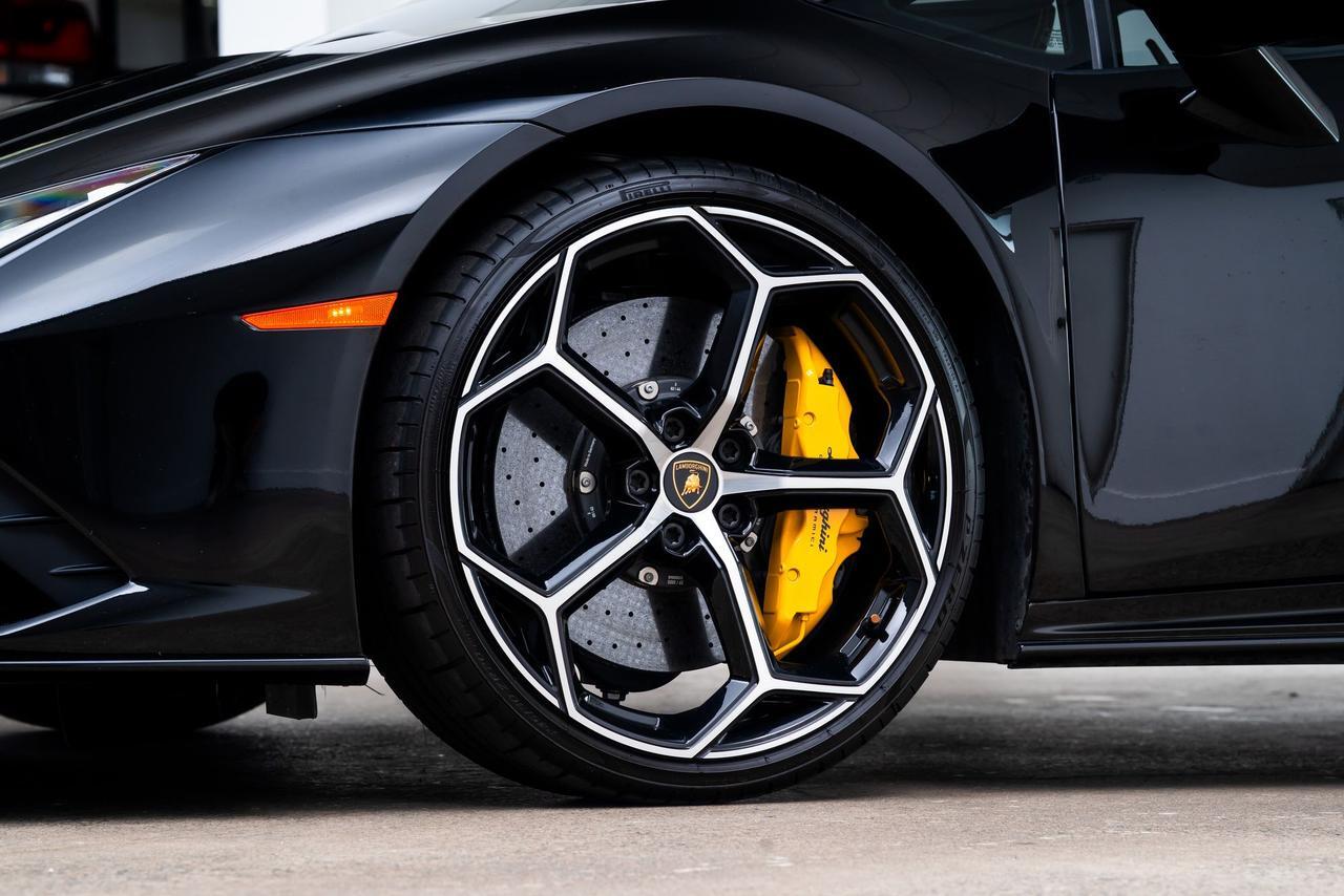 2022 Lamborghini Huracan EVO Base Front Lift / Carbon Bucket Seats / Carbon Ceramic Portland OR