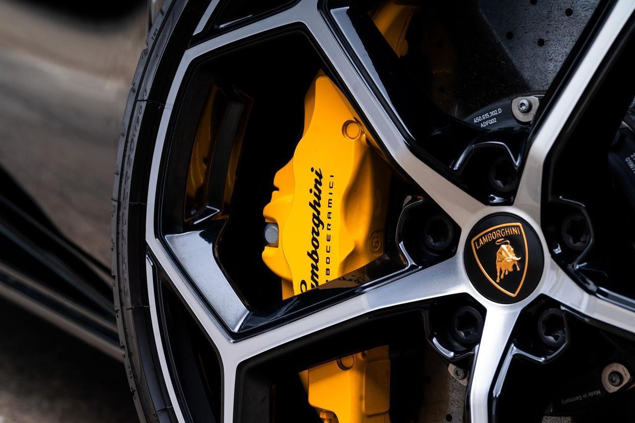 2022 Lamborghini Huracan EVO Base Front Lift / Carbon Bucket Seats / Carbon Ceramic Portland OR