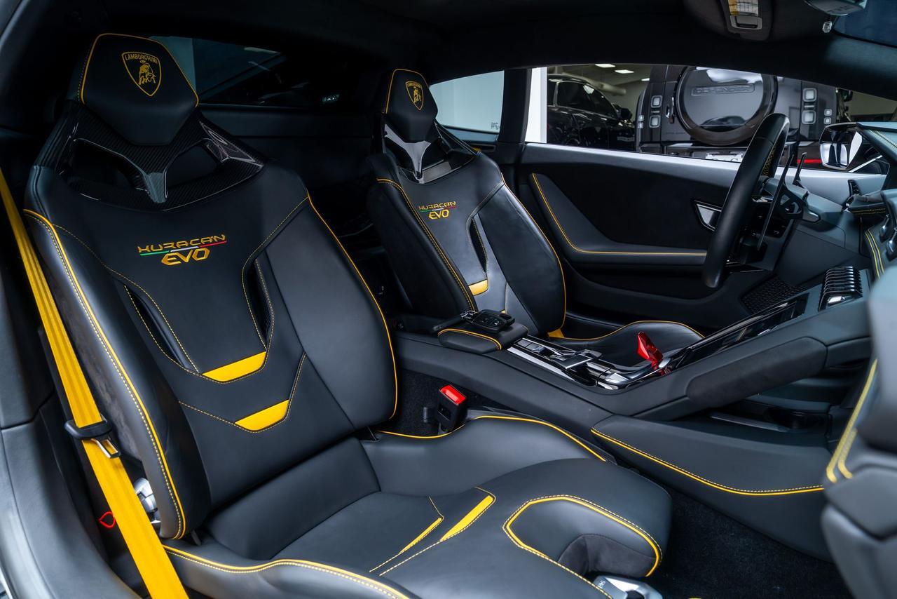2022 Lamborghini Huracan EVO Base Front Lift / Carbon Bucket Seats / Carbon Ceramic Portland OR
