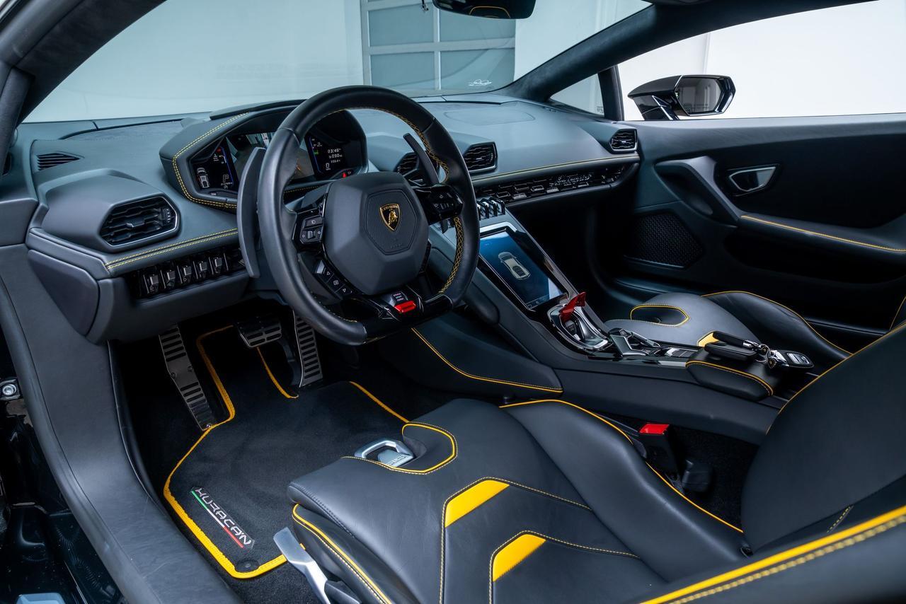 2022 Lamborghini Huracan EVO Base Front Lift / Carbon Bucket Seats / Carbon Ceramic Portland OR