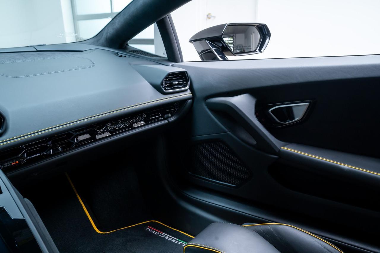 2022 Lamborghini Huracan EVO Base Front Lift / Carbon Bucket Seats / Carbon Ceramic Portland OR