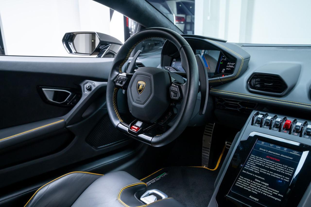2022 Lamborghini Huracan EVO Base Front Lift / Carbon Bucket Seats / Carbon Ceramic Portland OR