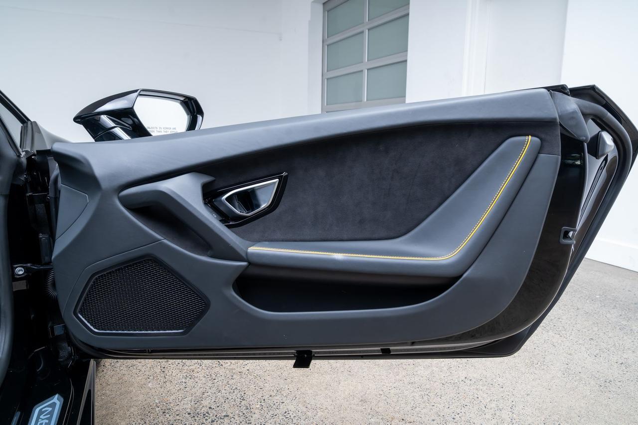 2022 Lamborghini Huracan EVO Base Front Lift / Carbon Bucket Seats / Carbon Ceramic Portland OR