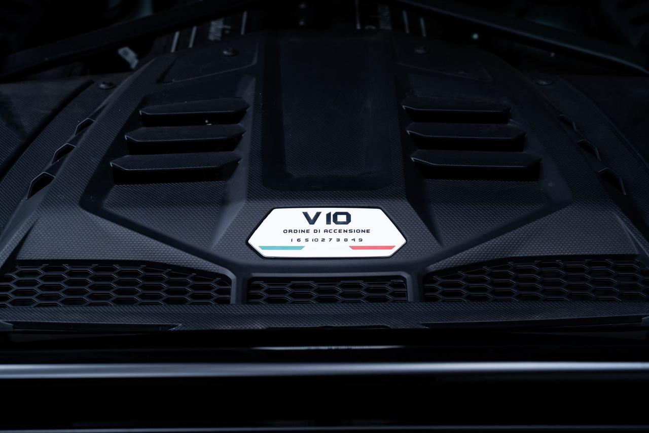 2022 Lamborghini Huracan EVO Base Front Lift / Carbon Bucket Seats / Carbon Ceramic Portland OR