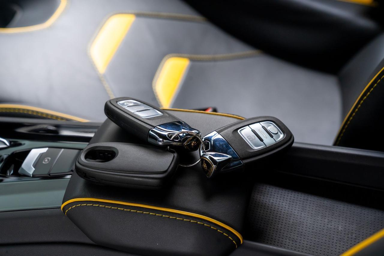 2022 Lamborghini Huracan EVO Base Front Lift / Carbon Bucket Seats / Carbon Ceramic Portland OR
