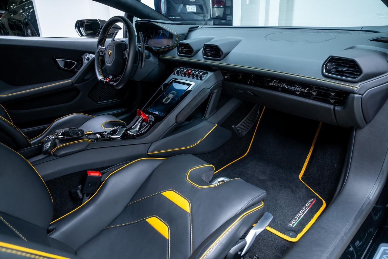 2022 Lamborghini Huracan EVO Base Front Lift / Carbon Bucket Seats / Carbon Ceramic Portland OR