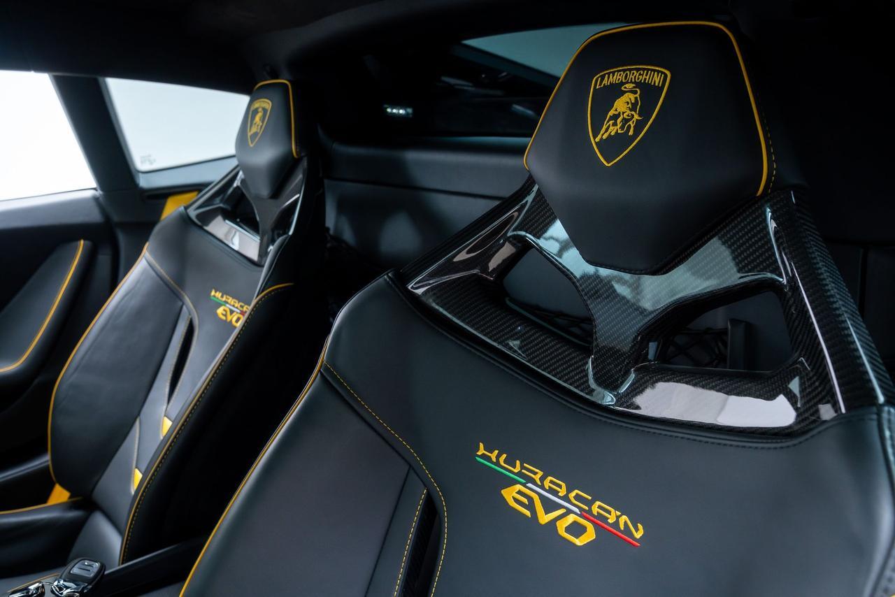 2022 Lamborghini Huracan EVO Base Front Lift / Carbon Bucket Seats / Carbon Ceramic Portland OR