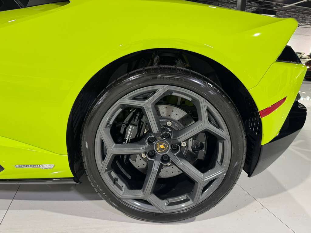 2022 Lamborghini Huracan EVO RWD Verde Scandal paint, Ad Personam interior, carbon racing seats AND MUCH MORE!! Fort Lauderdale FL