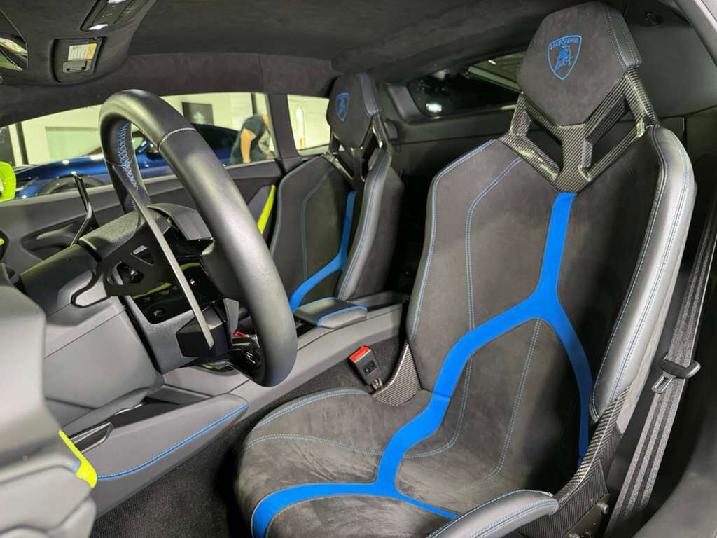 2022 Lamborghini Huracan EVO RWD Verde Scandal paint, Ad Personam interior, carbon racing seats AND MUCH MORE!! Fort Lauderdale FL