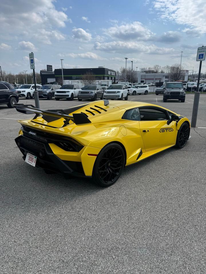 2022 Lamborghini Huracan STO Base Indianapolis IN