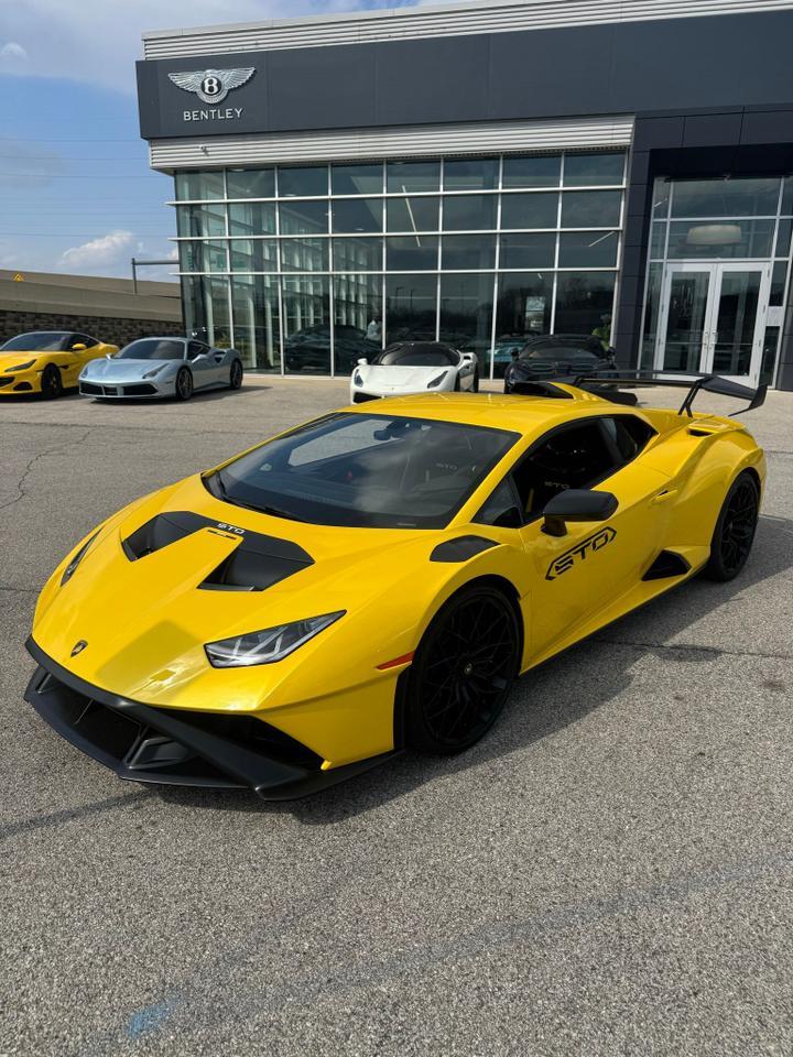 2022 Lamborghini Huracan STO Base